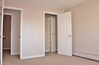 Garden Townhomes in Yellowknife, NT - Building Photo - Building Photo