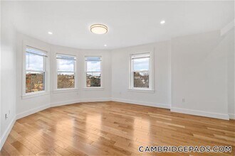 406 Columbia St, Unit 3 in Cambridge, MA - Foto de edificio - Building Photo
