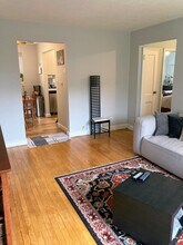 32 Saint Paul St, Unit 4 in Brookline, MA - Foto de edificio - Building Photo