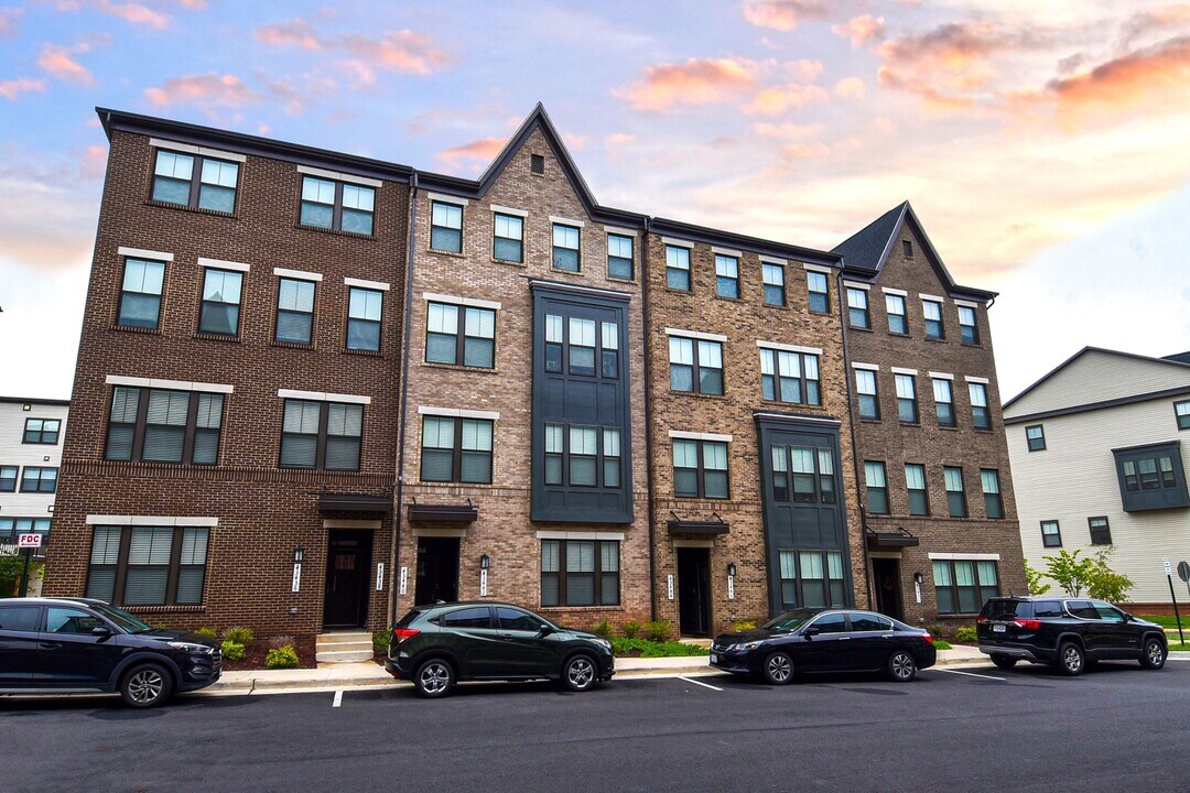 43444 Stonewood Crossing Ter in Ashburn, VA - Building Photo