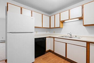 Keystone Manor in Beaver Dam, WI - Building Photo - Building Photo