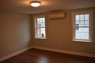 58 Center St in Dennisport, MA - Building Photo - Building Photo