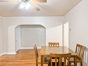 5727 Phillips Ave, Unit FL1 in Pittsburgh, PA - Foto de edificio - Building Photo