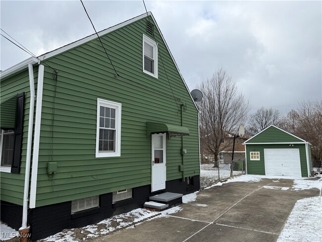 920 E 218th St in Euclid, OH - Building Photo - Building Photo