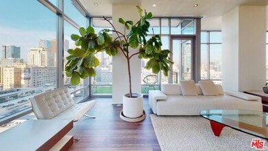 1100 S Hope St in Los Angeles, CA - Building Photo - Building Photo