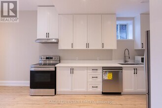 185 Fairholme Ave in Toronto, ON - Building Photo - Building Photo