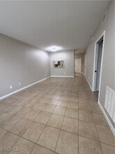 8358 Bernwood Cove Loop in Ft. Myers, FL - Foto de edificio - Building Photo