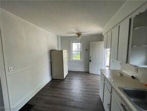 301 Roslyn Ave NW in Canton, OH - Building Photo - Building Photo