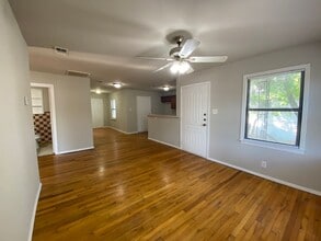 506 Ellana Claire Ct in San Antonio, TX - Building Photo - Building Photo