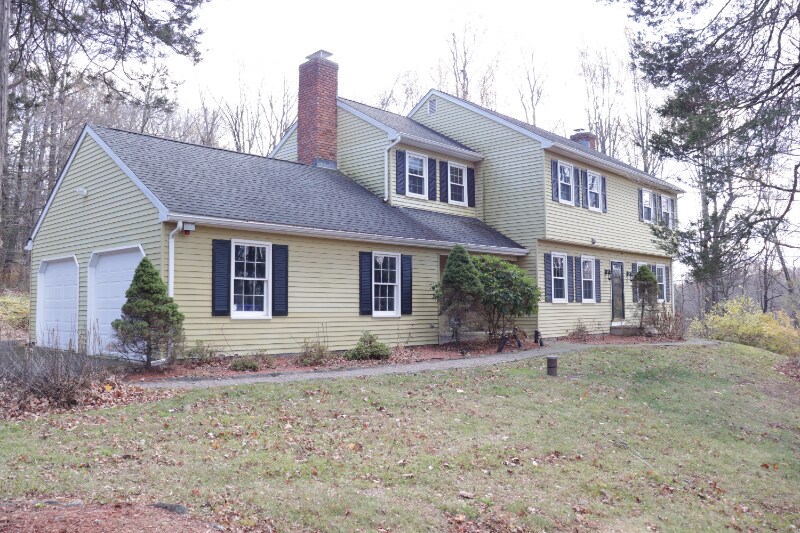 35 Highpoint Rd in Woodbury, CT - Building Photo