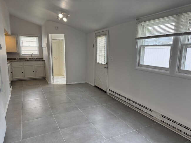 21 Lincoln Ave in Islip Terrace, NY - Building Photo - Building Photo