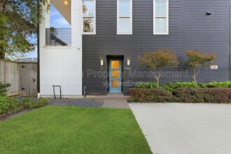 2412 Canal St in Houston, TX - Foto de edificio - Building Photo