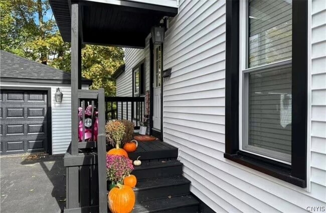 26 Paris Rd in New Hartford, NY - Building Photo - Building Photo