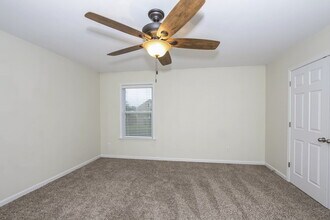14416 Lake Crossing Dr in Charlotte, NC - Building Photo - Building Photo