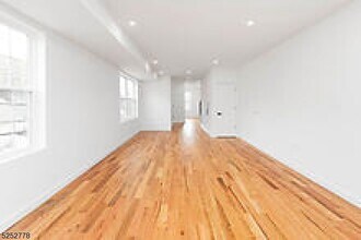 125 Broughton Ave, Unit 1 in Bloomfield, NJ - Foto de edificio - Building Photo