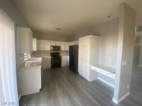 2056 Nightrider Dr in Las Vegas, NV - Building Photo - Building Photo