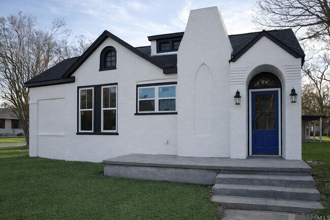 property at 4809 Longfellow Dr