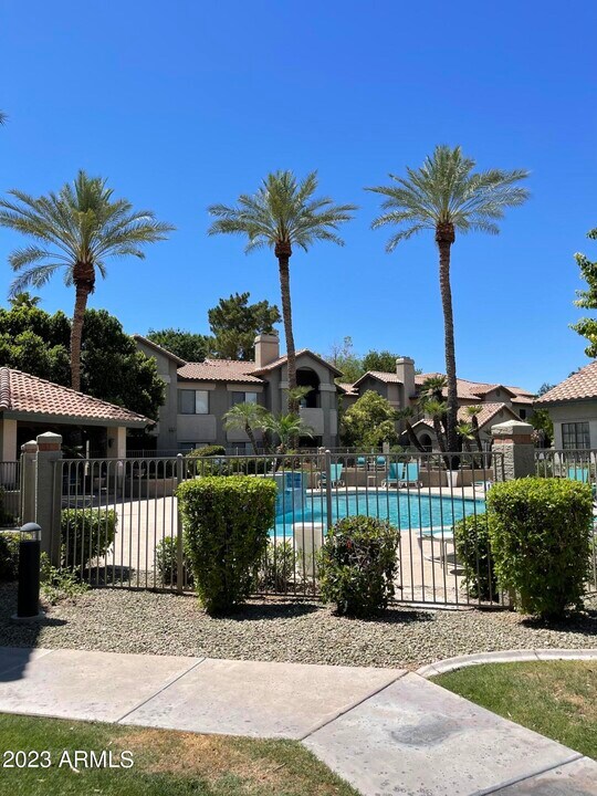 9600 N 96th St in Scottsdale, AZ - Foto de edificio