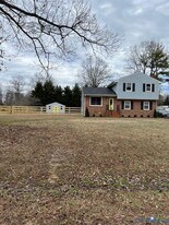 7812 Edwin Ln in Petersburg, VA - Building Photo