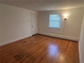 65 Johnson St in Pawtucket, RI - Building Photo - Building Photo