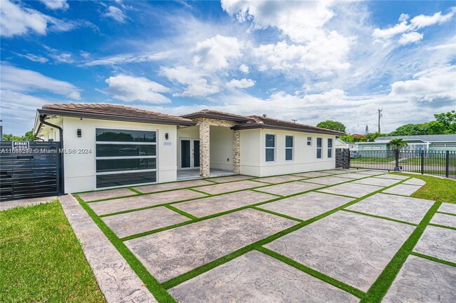 18000 SW 110th Ave in Miami, FL - Building Photo - Building Photo