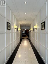 102-102 Bloor St W in Toronto, ON - Building Photo - Building Photo