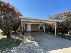 2301 Cimmaron Dr in Ardmore, OK - Building Photo