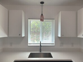 2275 Hawthorne St in Sarasota, FL - Building Photo - Building Photo