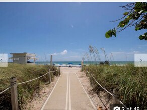 10275 Collins Ave in Bal Harbour, FL - Building Photo - Building Photo