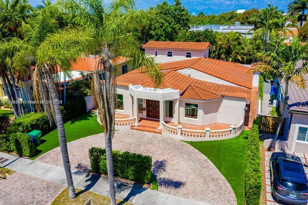 1365 SW 18th St in Miami, FL - Building Photo