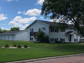 1301 Firesteel Dr in Mitchell, SD - Building Photo - Building Photo