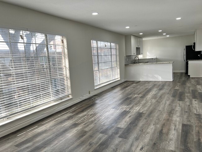 2101 Fountain View Dr, Unit B