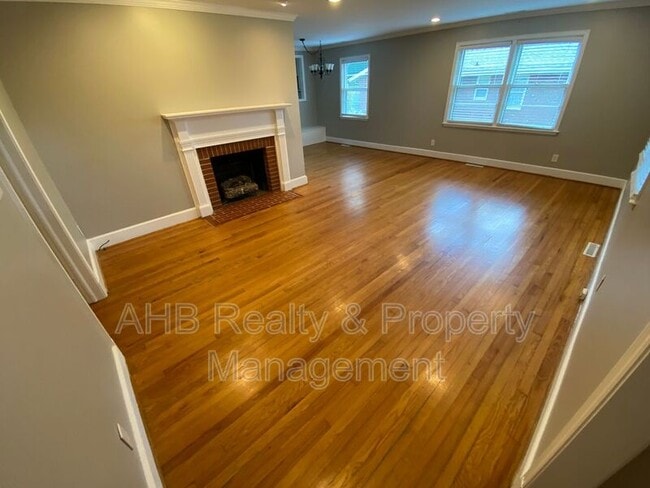 1804 W Front St in Burlington, NC - Building Photo - Building Photo