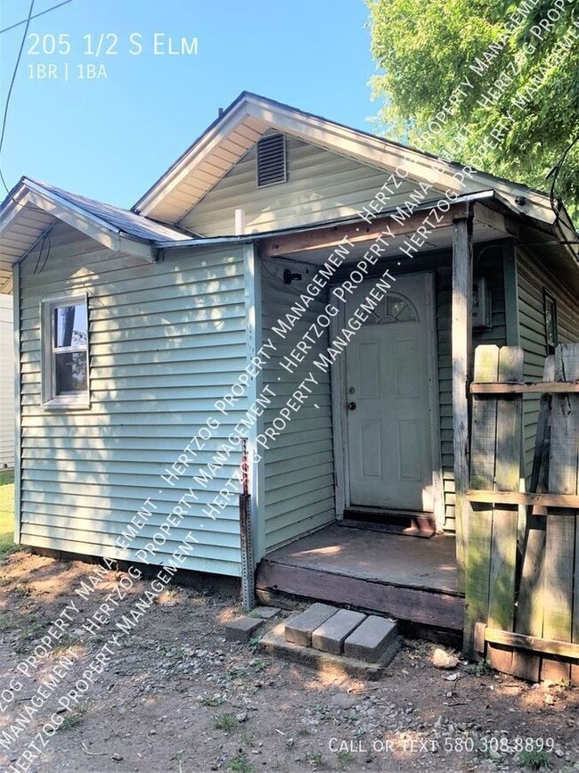 property at 205 1/2 S Elm St