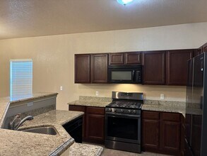 5602 England Dr in Sunland Park, NM - Foto de edificio - Building Photo