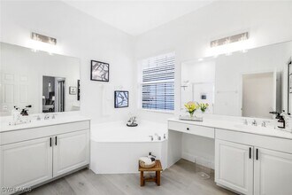 16188 Parque Ln in Naples, FL - Building Photo - Building Photo