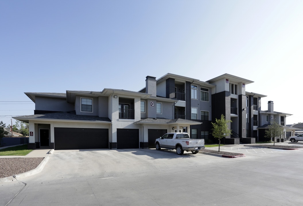 Le Mirage in Midland, TX - Building Photo