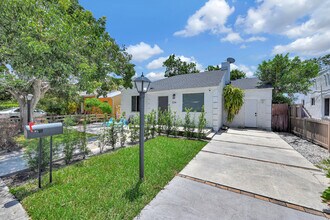 534 NW 50th St, Unit #B in Miami, FL - Foto de edificio - Building Photo