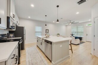 208 Richards St in College Station, TX - Building Photo - Building Photo