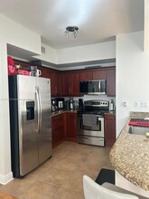 7270 SW 88th St in Kendall, FL - Building Photo - Building Photo
