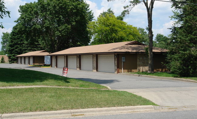 Westwood Apartments in Bloomington, MN - Building Photo - Building Photo