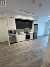 5105-5105 Hurontario St in Mississauga, ON - Building Photo - Building Photo