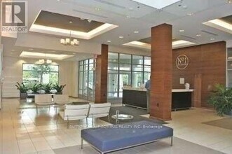 33 Elm Dr W in Mississauga, ON - Building Photo - Building Photo