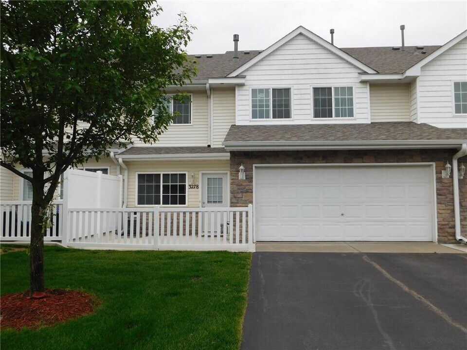 3278 Coleshire Path in Rosemount, MN - Building Photo
