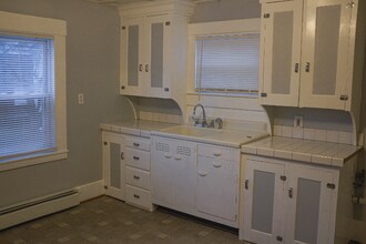 60 Pleasant St-Unit -2 in Waterville, ME - Building Photo - Building Photo