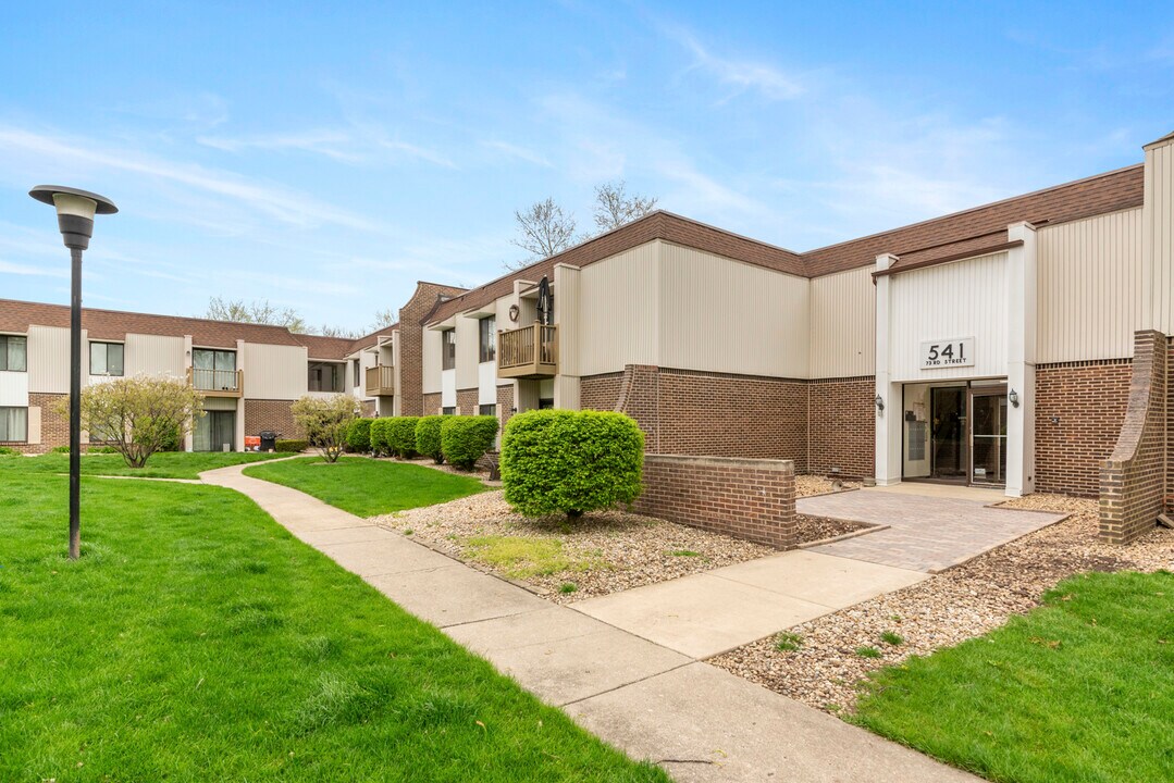 541 73rd St in Downers Grove, IL - Building Photo