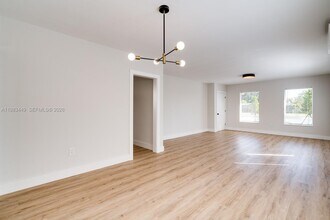 2920 S Le Jeune Rd in Miami, FL - Building Photo - Building Photo