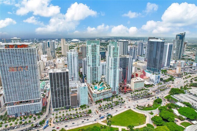 244 Biscayne Blvd in Miami, FL - Building Photo - Building Photo