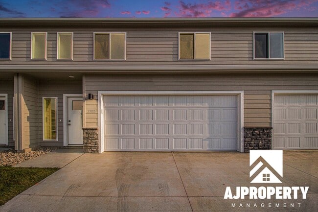 property at 5702 E Avett Pl