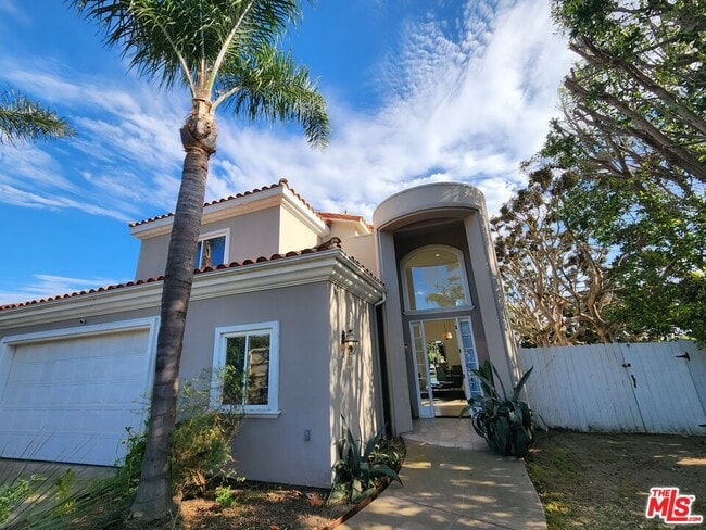 28908 W Beach Ln in Malibu, CA - Building Photo - Building Photo